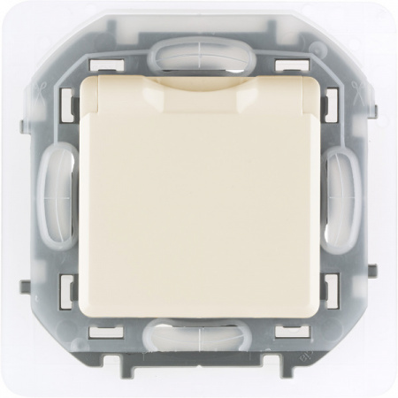 Legrand INSPIRIA Слоновая кость Розетка 2К+З IP 44 с откидной крышкой и шторками - немецкий стандарт