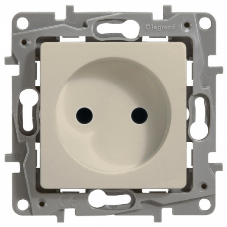 Legrand Etika Сл.кость Розетка б/з, винт. клем.
